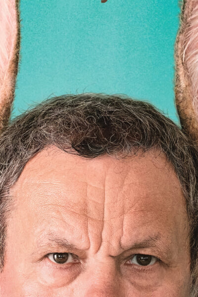 Muž so zajačími ušami