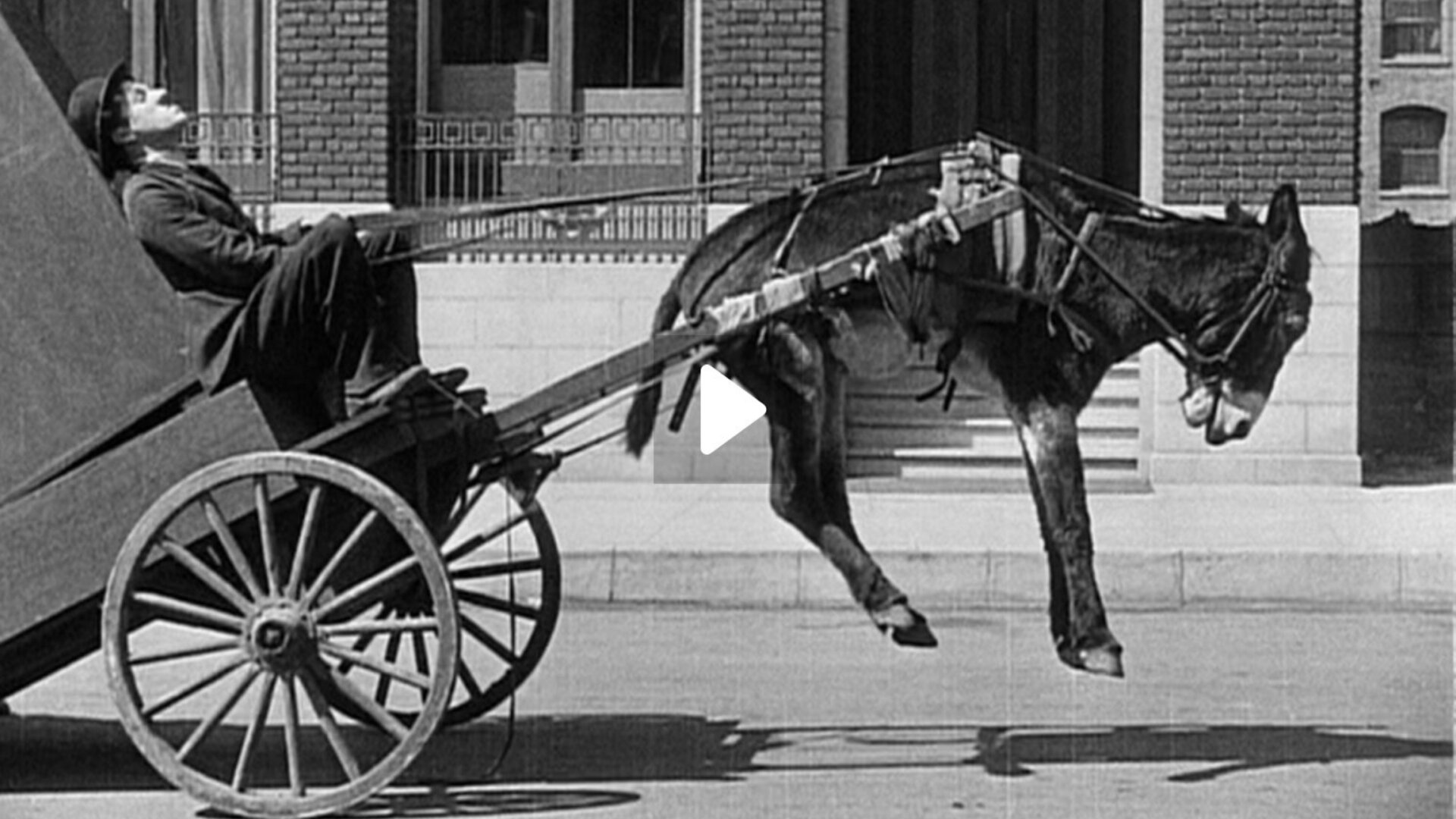 Chaplin stěhuje piáno