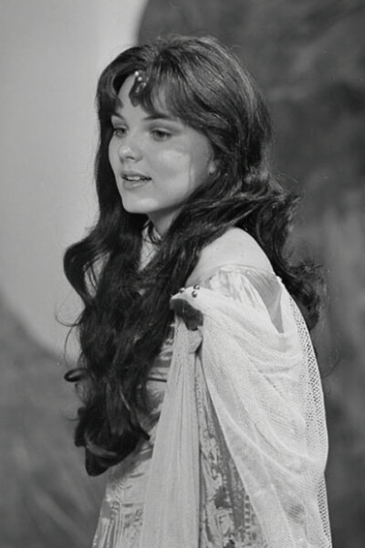 Černovláska